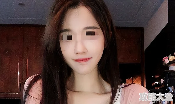 操小美女疑似与神秘男子深夜约会举止亲密引发网友热议